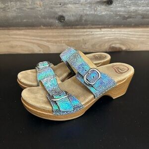 Dankso Shoes Womens 8.5 EU 39 Iridescent Blue Leather Double Strap Clog Sandals